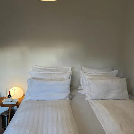 Unik Midt I Byen Oda ve Kahvaltı